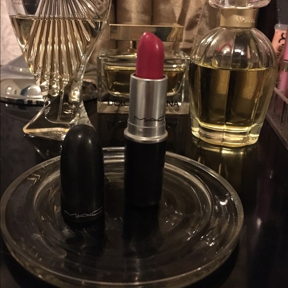 Girl About Town by MAC
