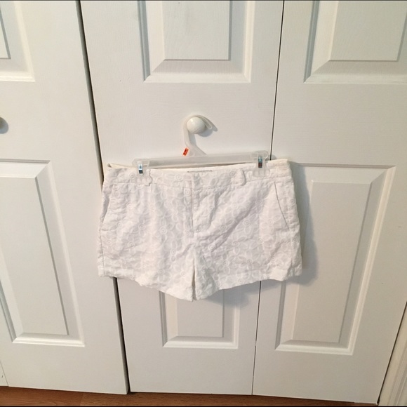 White shorts - Picture 1 of 1