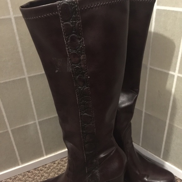 Brown boot - Picture 3 of 3