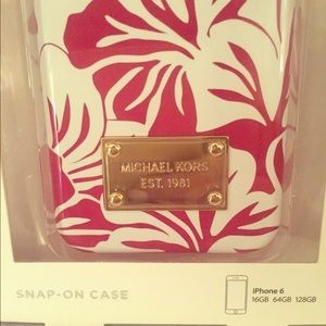 Michael Kors iPhone 6 snap on case