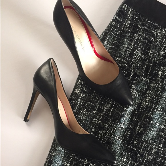 Banana Republic black pump