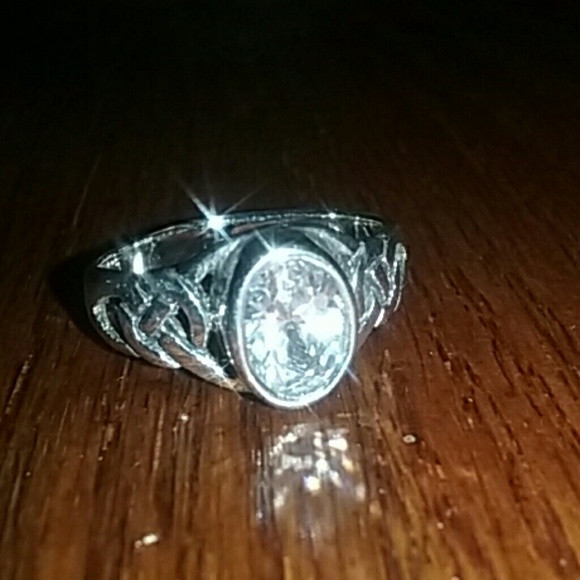 Jewelry - (NWOT) STERLING SILVER RING