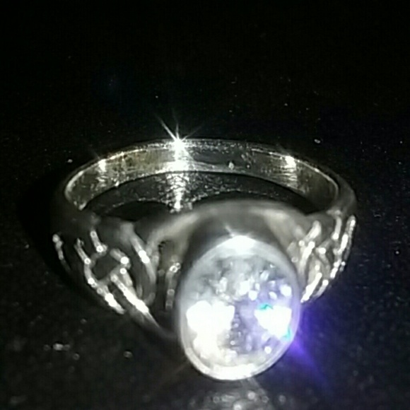 (NWOT) STERLING SILVER RING - Picture 2 of 4