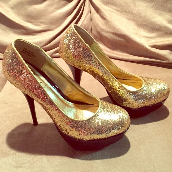 Gold glitter party heels
