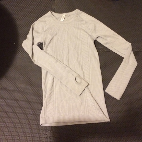 Let grey shirt