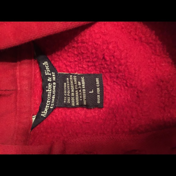 Red Abercrombie sweat shirt - Picture 3 of 3
