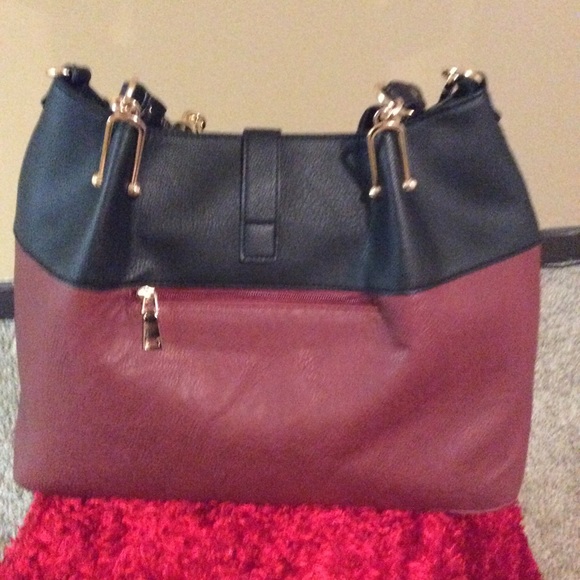 2 piece Shoulder Bag Ensemble - Picture 2 of 3
