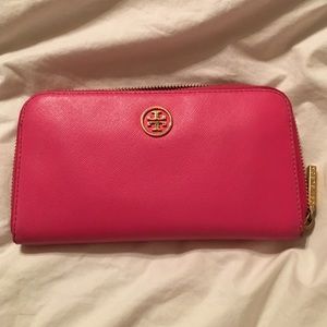 Authentic Tory Burch Robinson Wallet