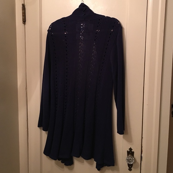 Cardigan - Picture 2 of 4