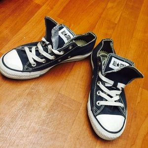 Navy blue converse