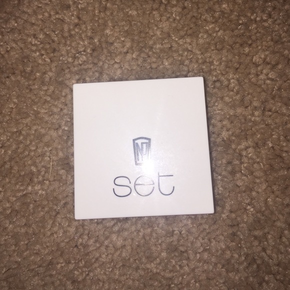 Napoleon Cosmetic compact lipgloss - Picture 1 of 2