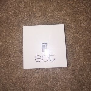 Napoleon Cosmetic compact lipgloss