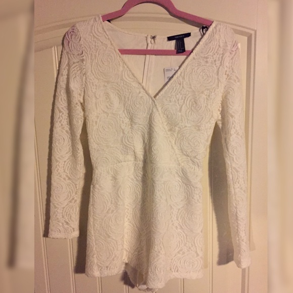 White lace romper NWT!!