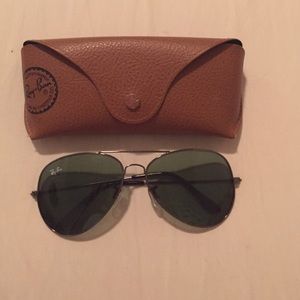 Ray ban aviators/case/cleaning cloth