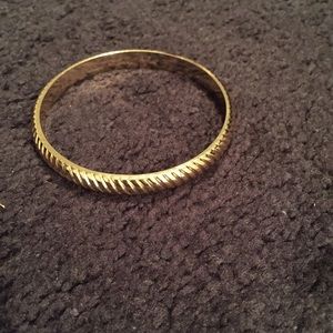 Lilly Pulitzer Jewelry - Lilly Pulitzer gold bangle bracelet Lilly Pulitzer Jewelry - Lilly Pulitzer gold bangle bracelet