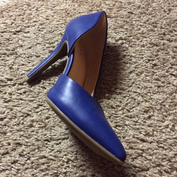 Classy Pump Heel - Picture 2 of 3