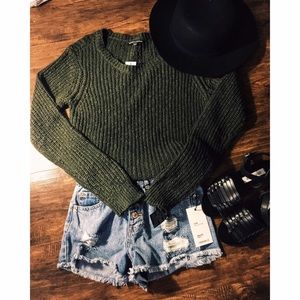 🎉SOLD🎉 🌼 Brandy Melville Sweater🌼