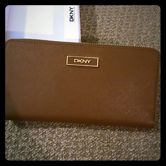 *SOLD*DKNY Zip around Saffiano wallet NWT