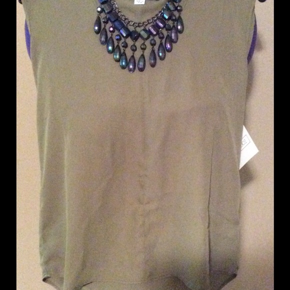 Sleeveless V Neck Top - Picture 1 of 1
