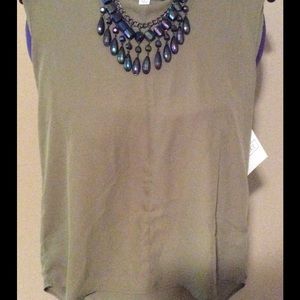 Sleeveless V Neck Top