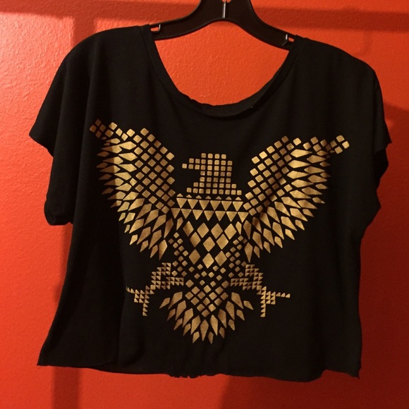 Semi crop top with gold detail