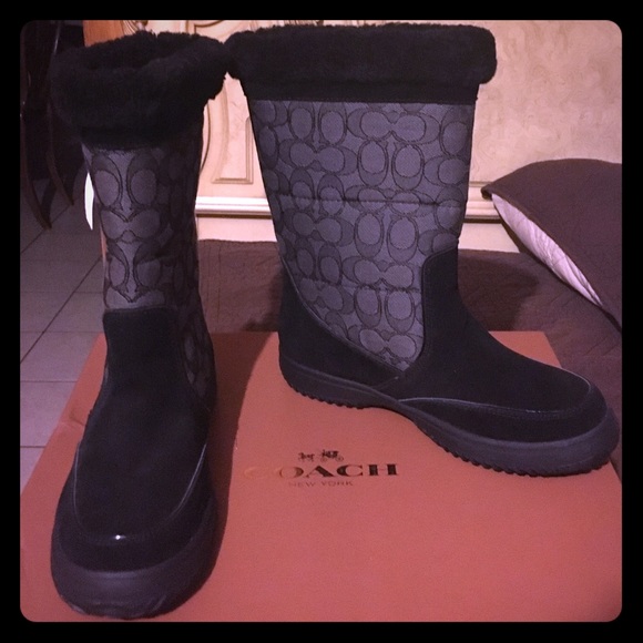 ***SOLD***NEw black Coach boots