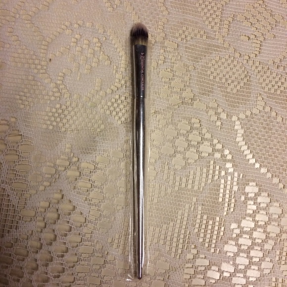 Ulta concealer brush - Picture 1 of 3