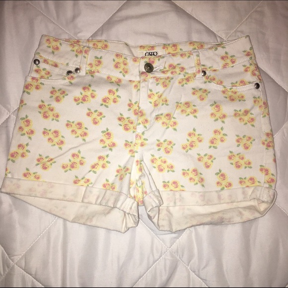 Gorgeous floral shorts • Perfect for spring/summer - Picture 1 of 3