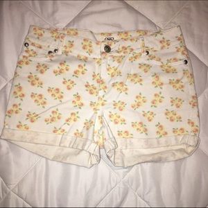 Gorgeous floral shorts • Perfect for spring/summer
