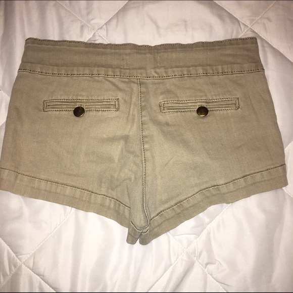 Khaki shorts - Picture 3 of 3