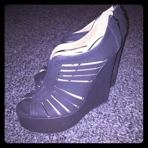 Black strappy wedges