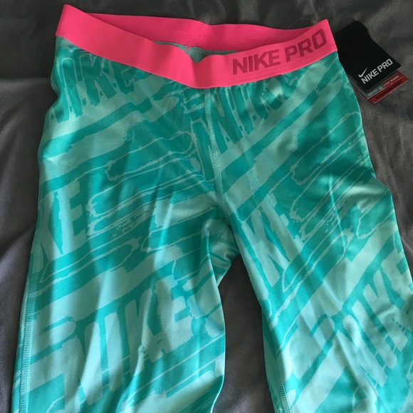 SOLD NWT Nike pro leggings - Picture 2 of 4