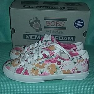B.O.B. By Sketchers LE-CLUB-BOUQETS sz 8