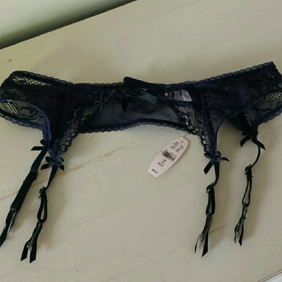 NEW Victoria's Secret Lace Garter with Clips