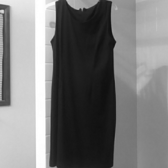 Black sleeveless shift dress - Picture 1 of 4