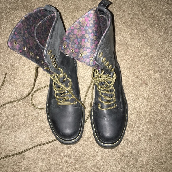Dr. Martens size6 boots