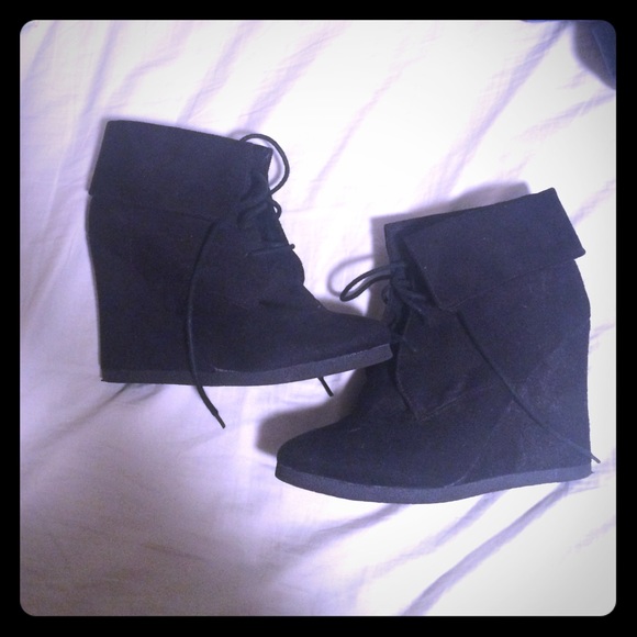 Black wedged booties