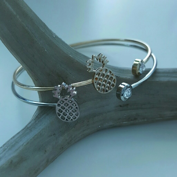 2 Dainty Pineapple Bracelets - Picture 3 of 4