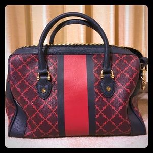 C. Wonder cross body bag