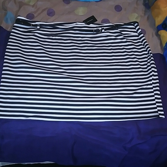 Black and white stripped skirt with black belt