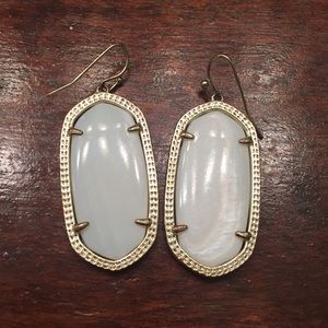 Kendra Scott Elle Earrings in White Pearl