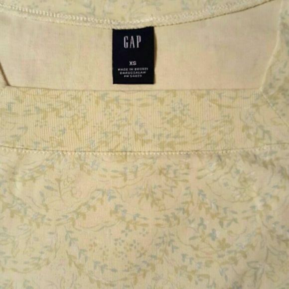 **SOLD**VINTAGE GAP Floral Leaf Pattern Cotton Tee - Picture 2 of 10