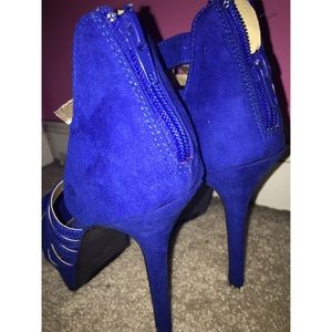 BRAND-NEW pumps.