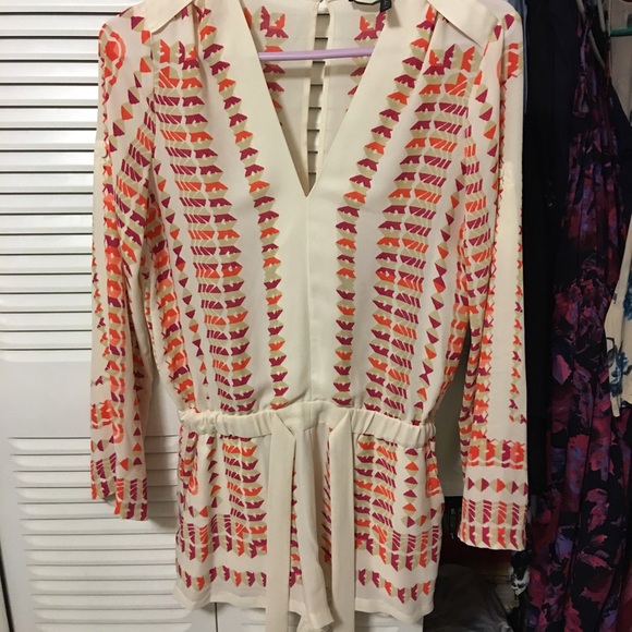 BCBG Long-sleeved romper Size XS