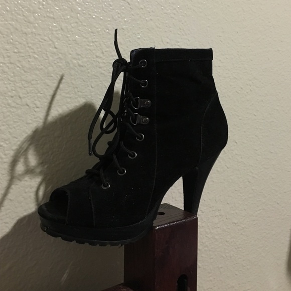 Black Madden Girl booties - Picture 2 of 3