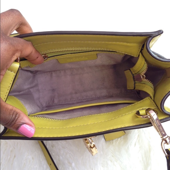 ✨HP Michael Kors S. Hamilton Leather Crossbody ✨ - Picture 3 of 4