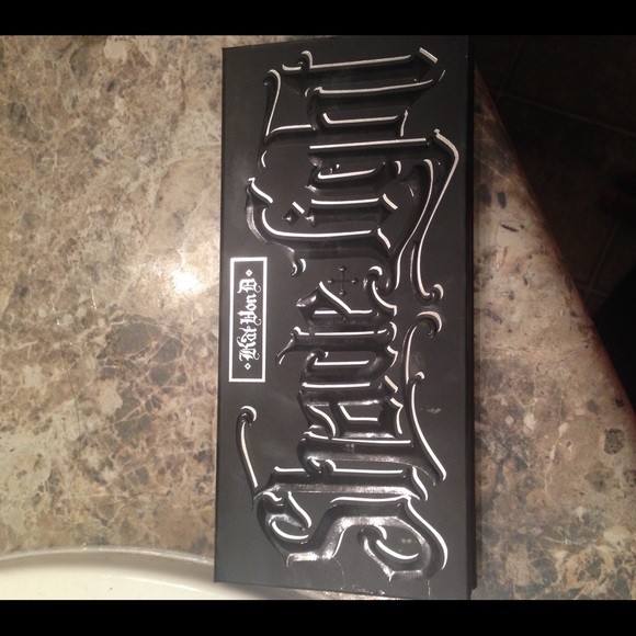 Kat Von D Shade + Light Contour Palette