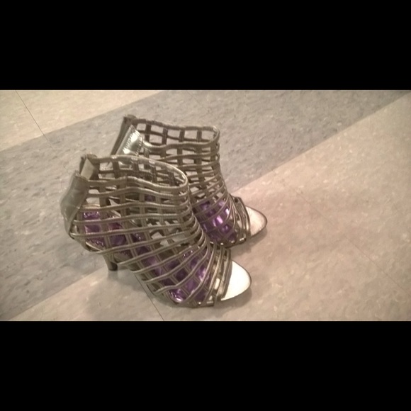 Stand-out shoes. - Picture 3 of 3