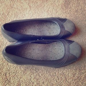 Skechers grey flats Size 7 LIKE NEW