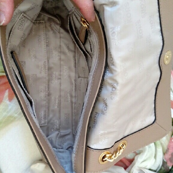 SOLD OUT NEW Michael Kors Jet Set Chain Small Flap - Picture 4 of 4